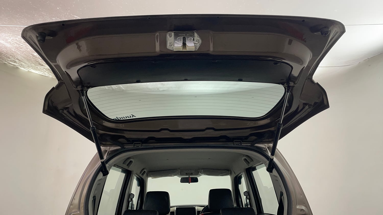 Used 2015 Maruti Suzuki Wagon R VXI Petrol Manual interior DICKY DOOR OPEN VIEW