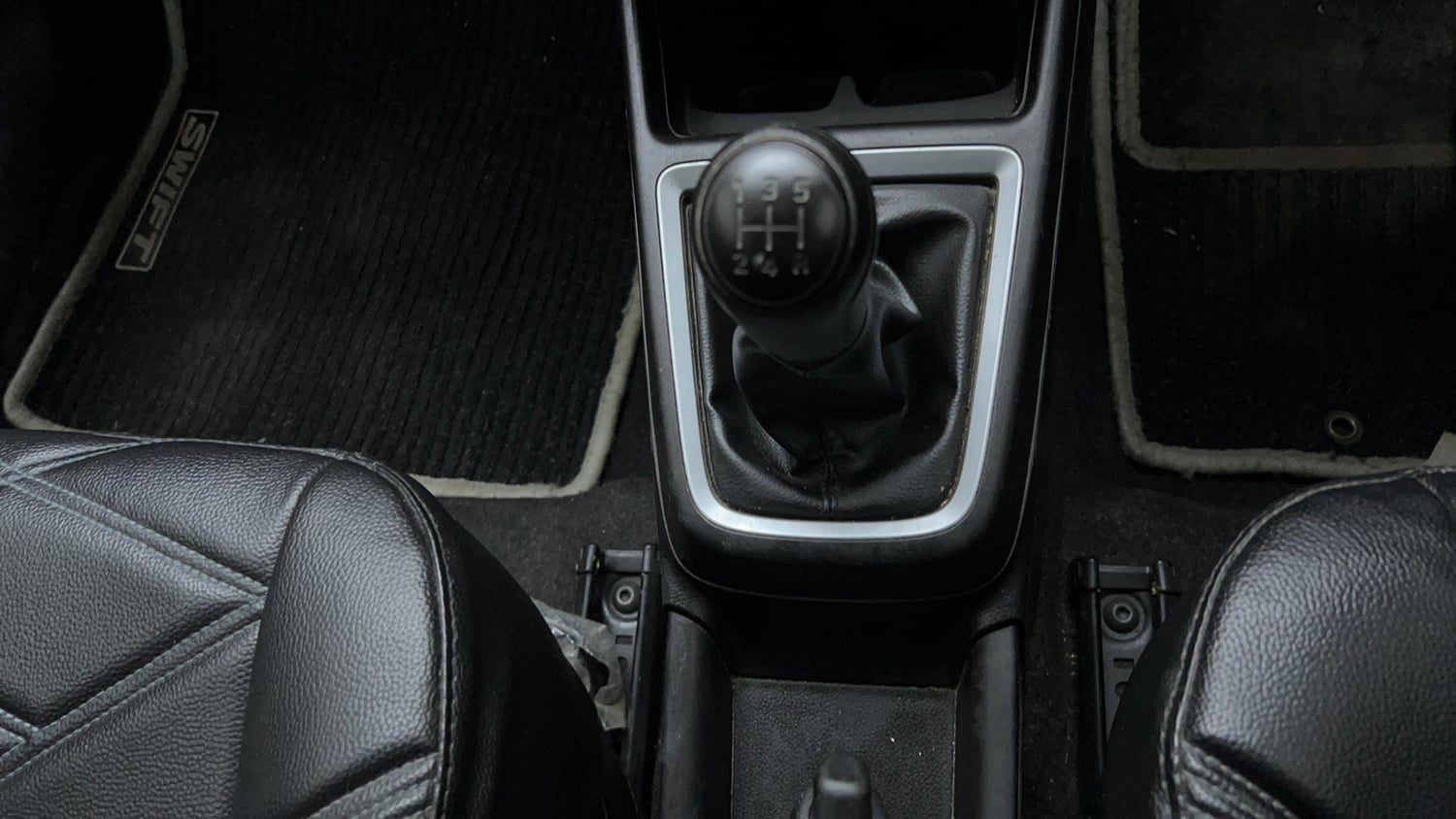 Used 2023 Maruti Suzuki Swift LXi Petrol Manual interior GEAR  KNOB VIEW