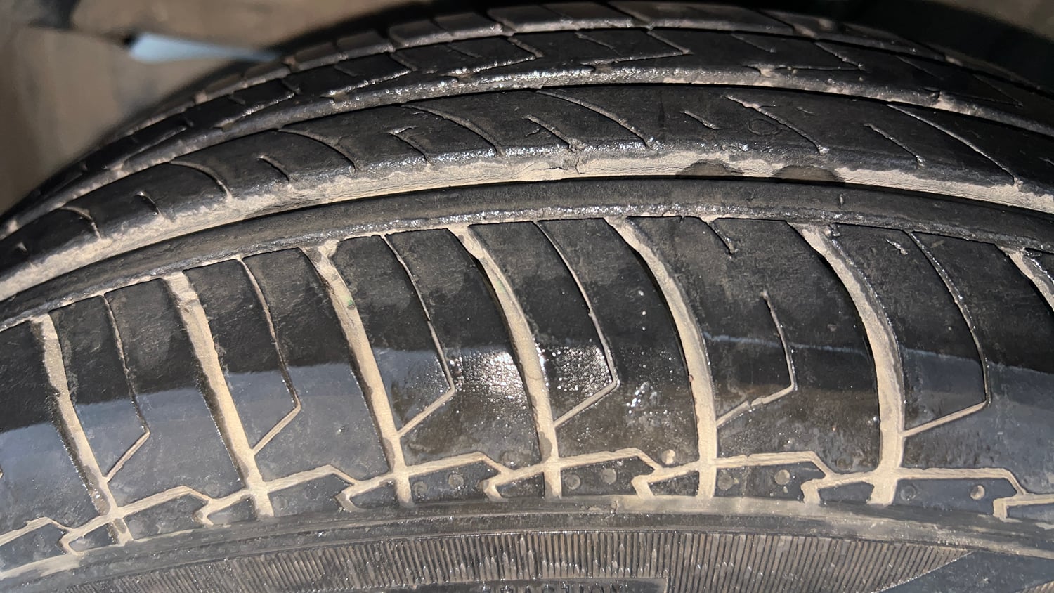Used 2023 Maruti Suzuki Swift LXi Petrol Manual tyres LEFT FRONT TYRE TREAD VIEW