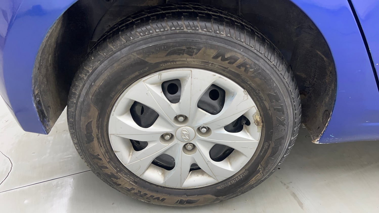 Used 2014 Hyundai Elite i20 Sportz 1.2 Petrol Manual tyres RIGHT REAR TYRE RIM VIEW