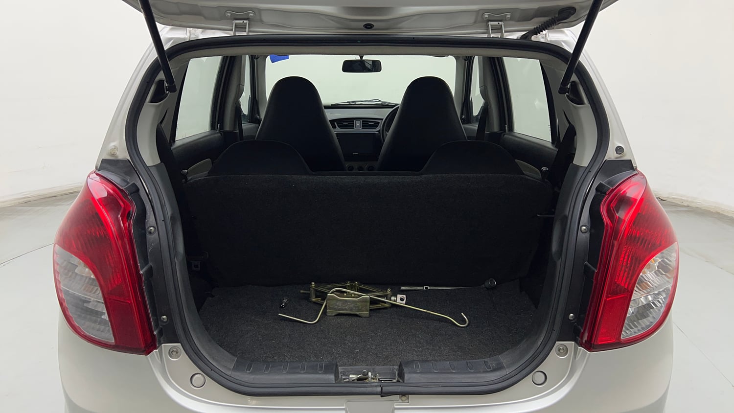 Used 2022 Maruti Suzuki Alto 800 LXi (O) Petrol Manual interior DICKY INSIDE VIEW