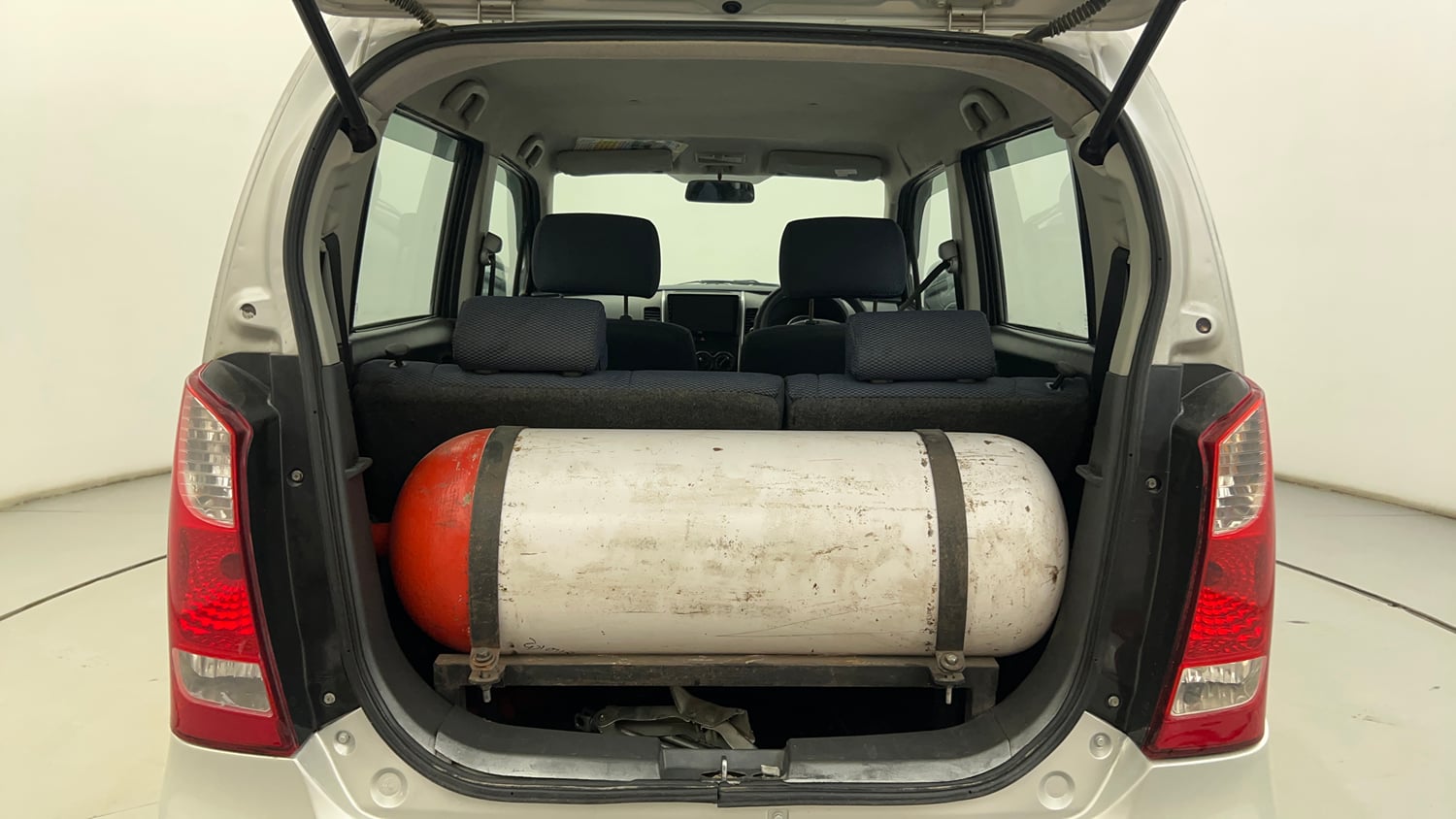 Used 2012 Maruti Suzuki Wagon R 1.0 VXI Petrol + CNG (Outside Fitted) Cng Manual interior DICKY INSIDE VIEW
