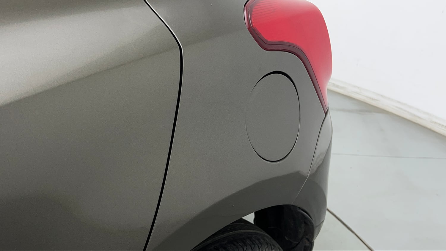 Used 2023 Maruti Suzuki Swift LXi Petrol Manual dents MINOR DENT