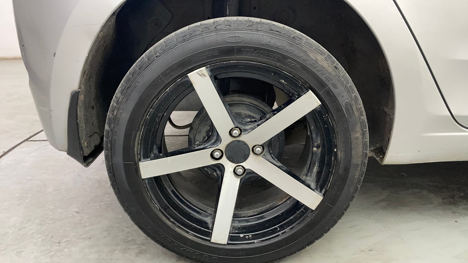 Used 2017 Hyundai Elite i20 Asta 1.2 Petrol Manual tyres RIGHT REAR TYRE RIM VIEW