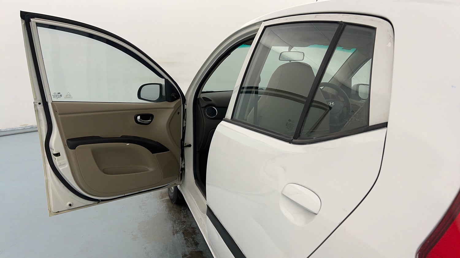 Used 2014 Hyundai i10 Sportz 1.1 iRDE2 Petrol Manual interior LEFT FRONT DOOR OPEN VIEW