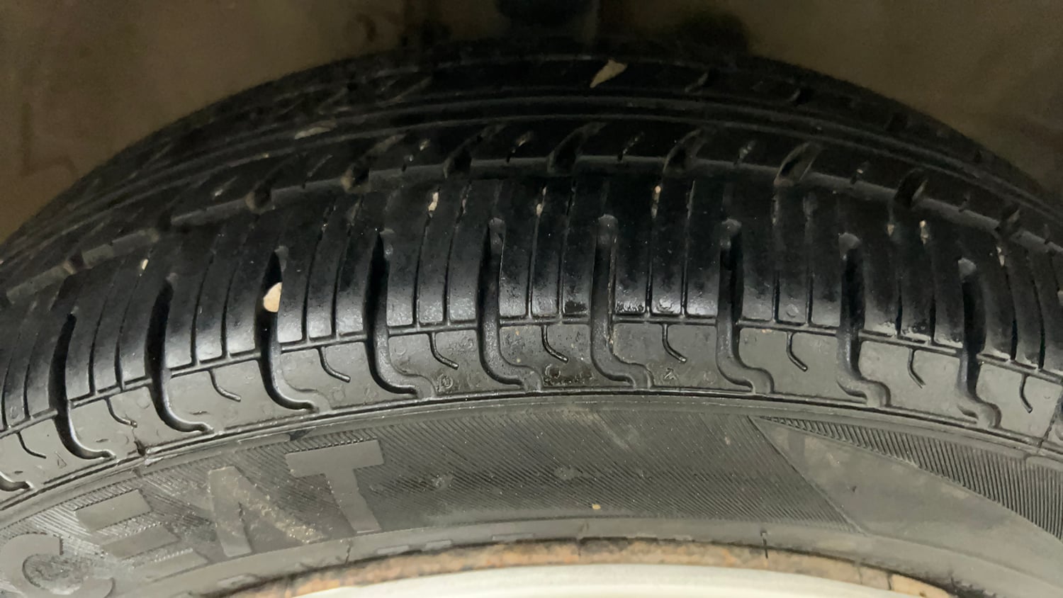 Used 2012 Maruti Suzuki Wagon R 1.0 VXI Petrol + CNG (Outside Fitted) Cng Manual tyres RIGHT FRONT TYRE TREAD VIEW