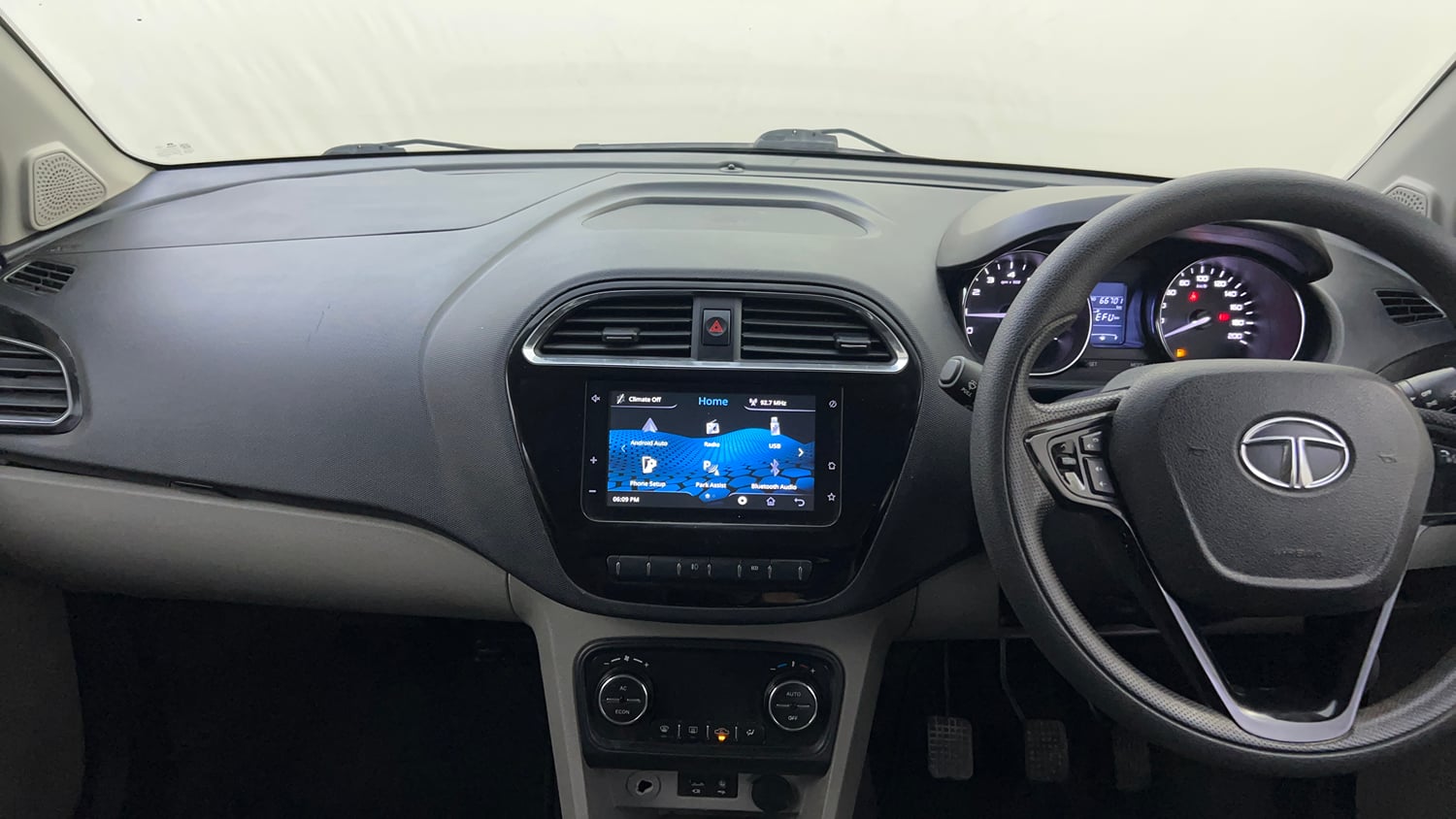 Used 2019 Tata Tiago Revotron XZ Plus Dual Tone Petrol Manual interior MUSIC SYSTEM & AC CONTROL VIEW