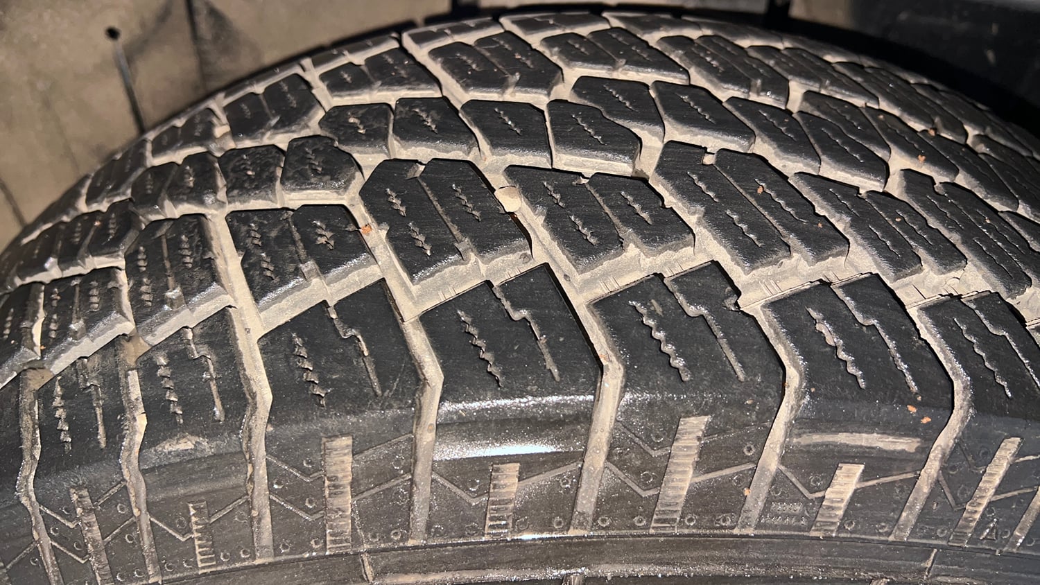 Used 2024 Mahindra Thar LX Hard Top Diesel MT RWD Diesel Manual tyres RIGHT FRONT TYRE TREAD VIEW