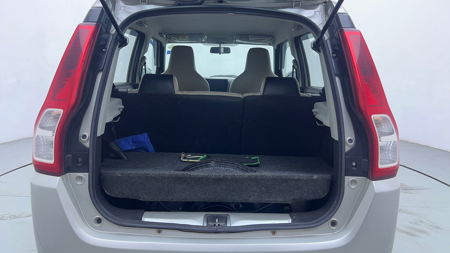 Used 2022 Maruti Suzuki Wagon R VXI 1.0 CNG Cng Manual interior DICKY INSIDE VIEW