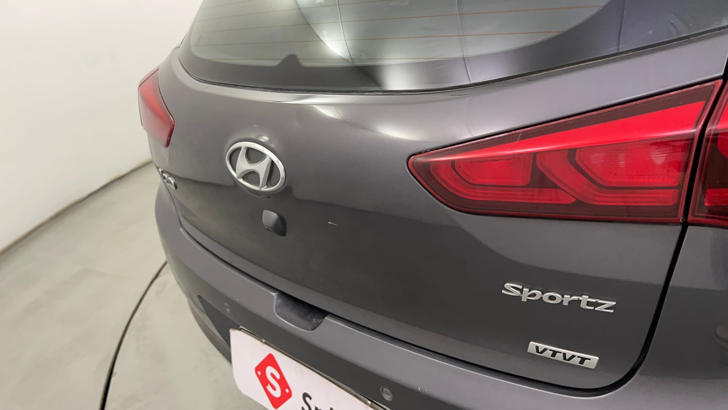 Used 2015 Hyundai Elite i20 Sportz 1.2 Petrol Manual dents MINOR SCRATCH