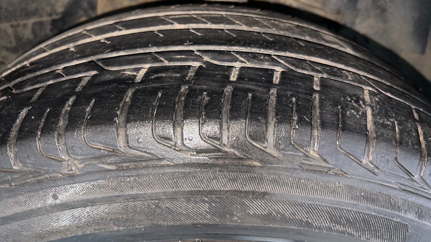 Used 2022 Tata Nexon XZA Plus Petrol Automatic tyres RIGHT FRONT TYRE TREAD VIEW