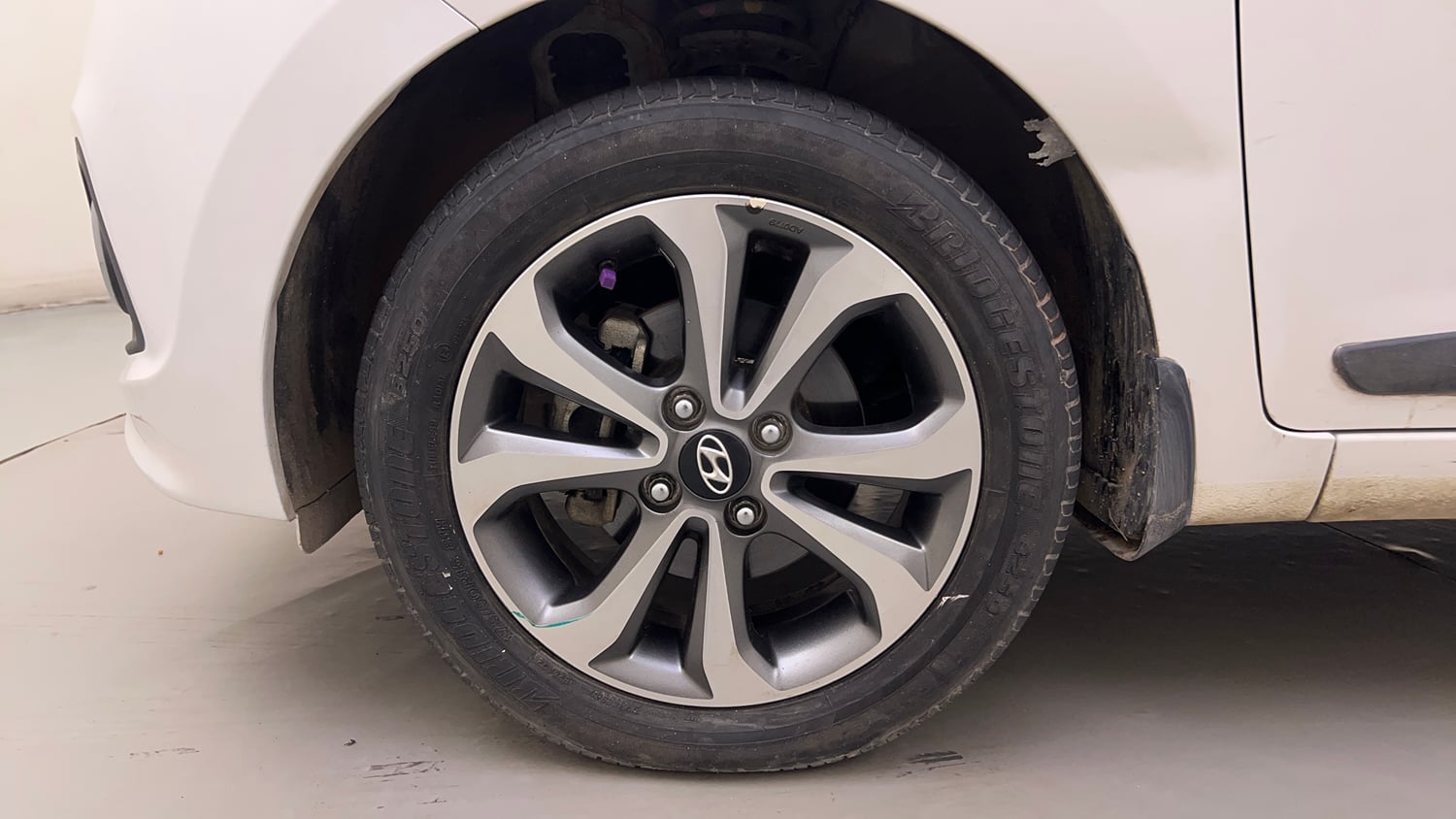 Used 2015 Hyundai Xcent SX 1.2 (O) Petrol Manual tyres LEFT FRONT TYRE RIM VIEW