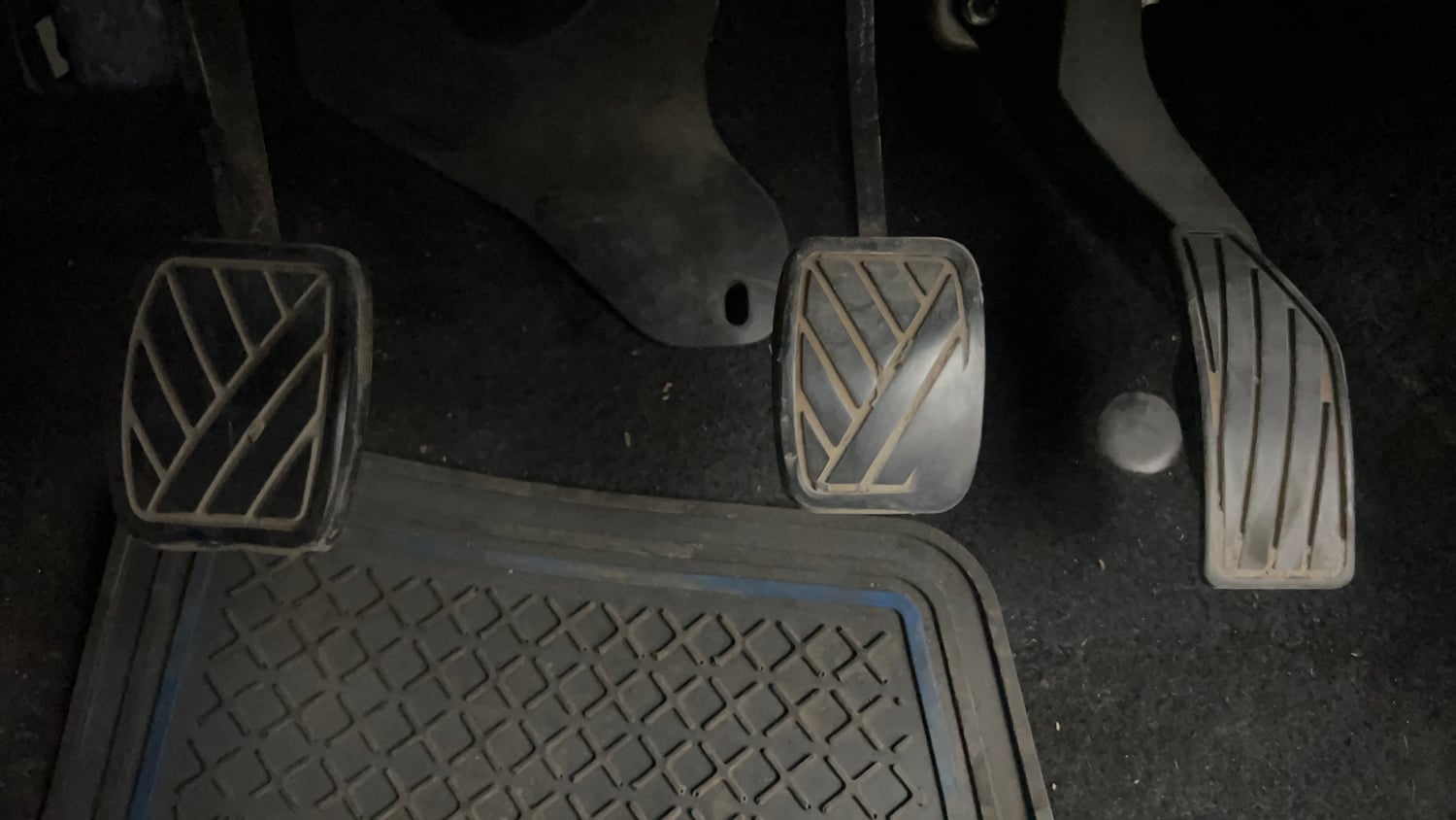 Used 2013 Maruti Suzuki Swift VXi Petrol Manual interior PEDALS VIEW