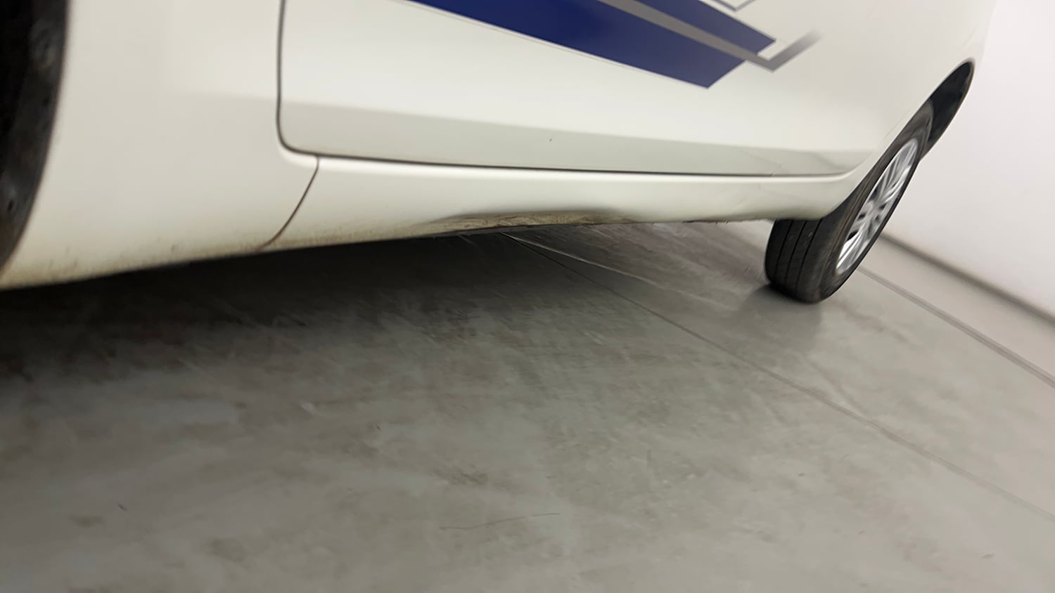 Used 2013 Maruti Suzuki Swift VXi Petrol Manual dents MINOR SCRATCH