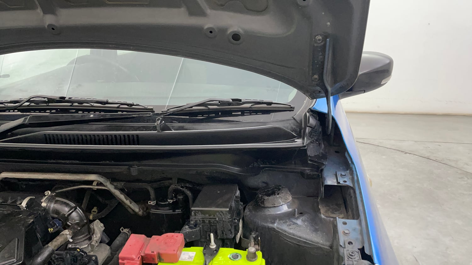 Used 2016 Maruti Suzuki Celerio VXi AMT Petrol Automatic engine ENGINE LEFT SIDE HINGE & APRON VIEW