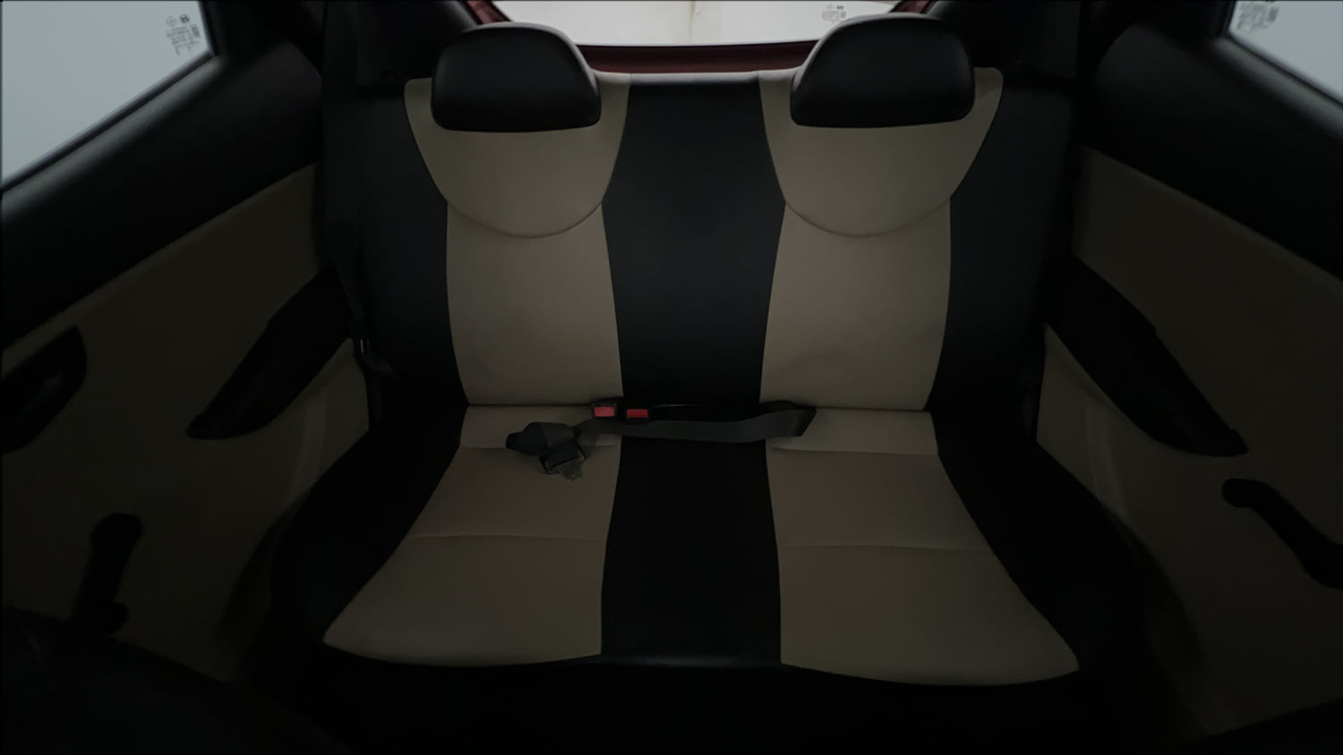 Used 2015 Hyundai Eon Era + Petrol Manual interior REAR SEAT CONDITION VIEW