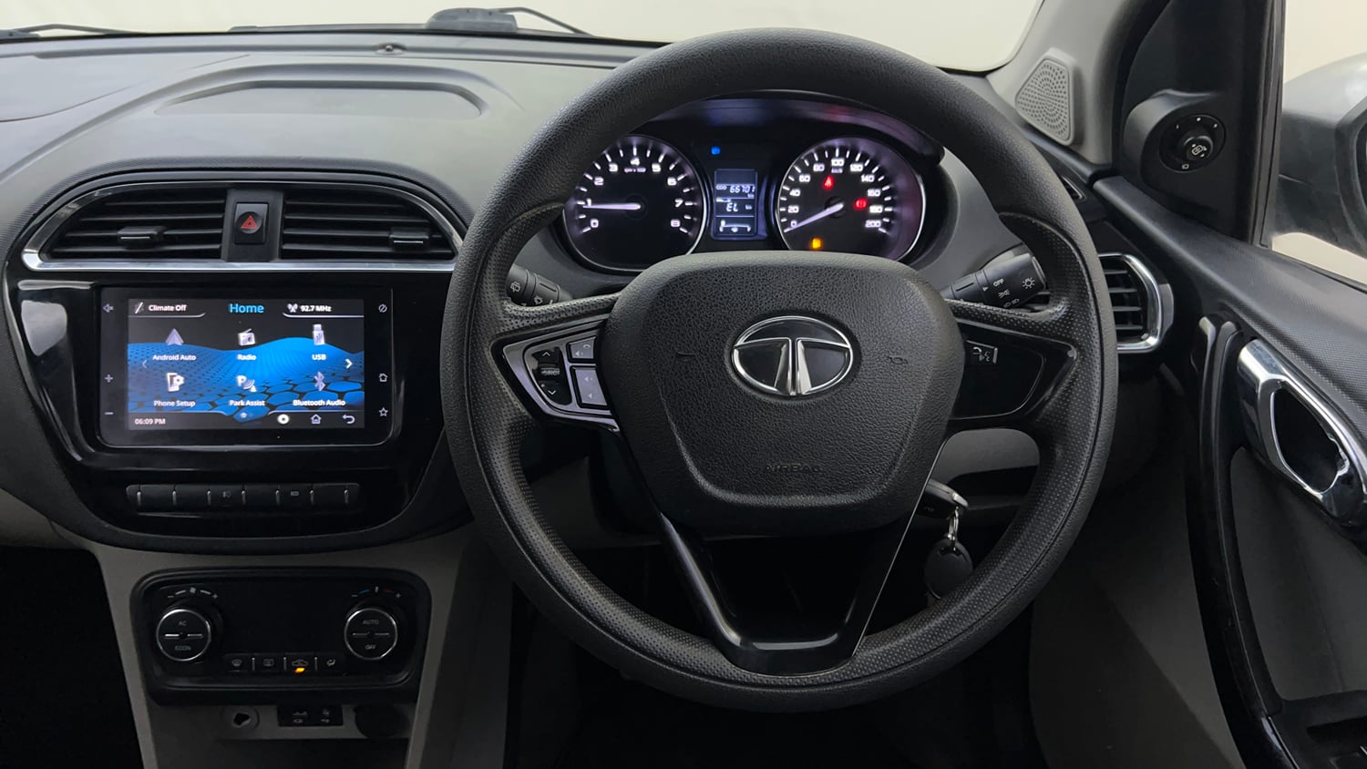 Used 2019 Tata Tiago Revotron XZ Plus Dual Tone Petrol Manual interior STEERING VIEW