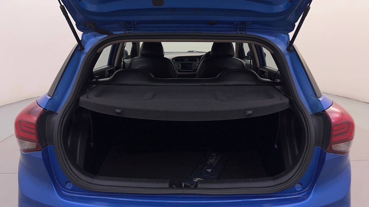 Used 2018 Hyundai Elite i20 Asta 1.2 AT Petrol Automatic interior DICKY INSIDE VIEW