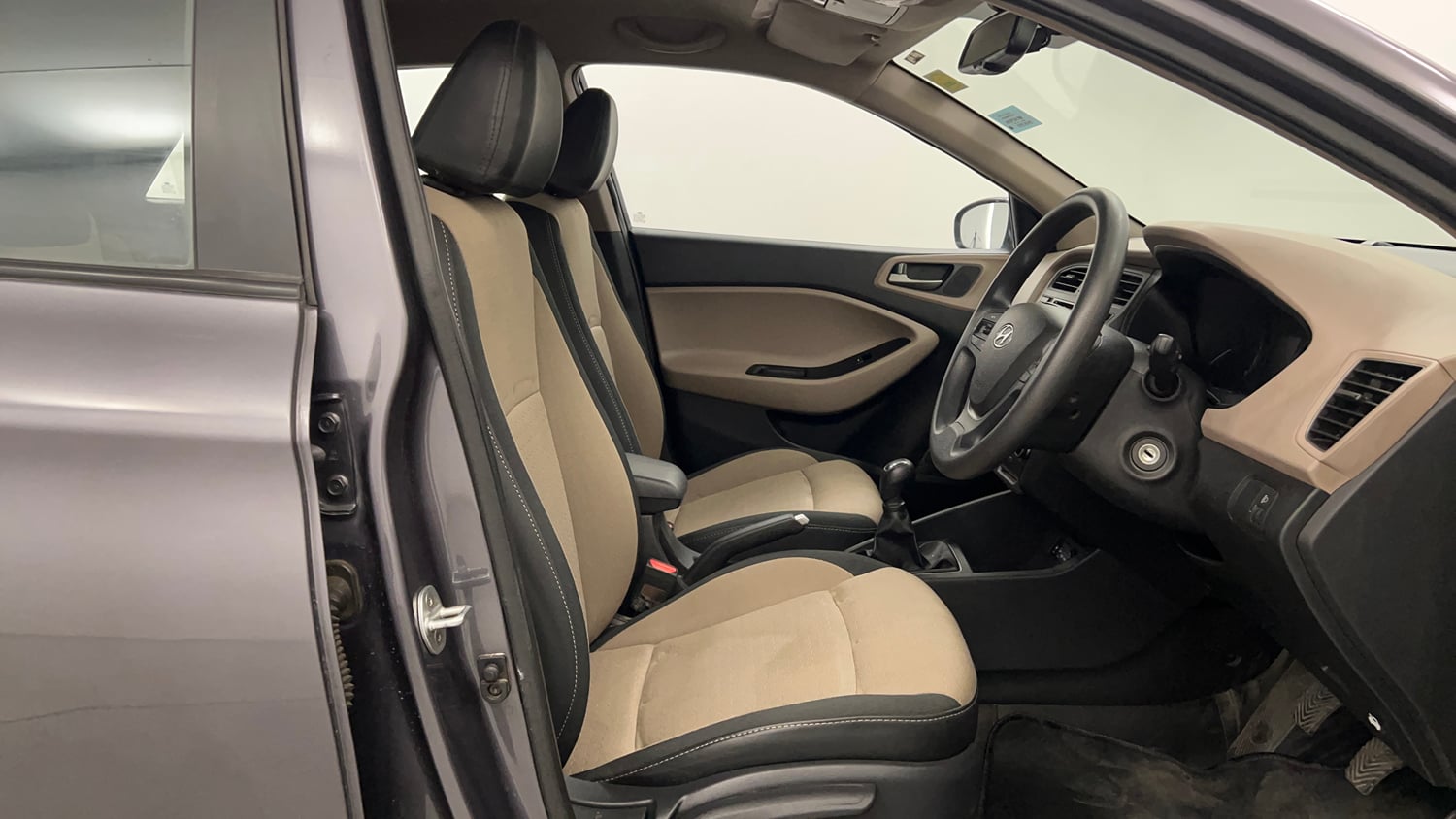 Used 2015 Hyundai Elite i20 Sportz 1.2 Petrol Manual interior RIGHT SIDE FRONT DOOR CABIN VIEW