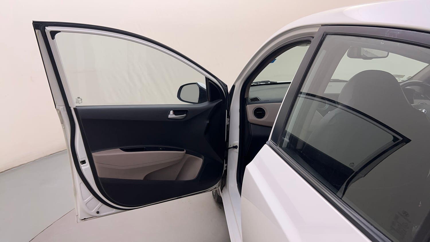 Used 2015 Hyundai Xcent SX 1.2 (O) Petrol Manual interior LEFT FRONT DOOR OPEN VIEW
