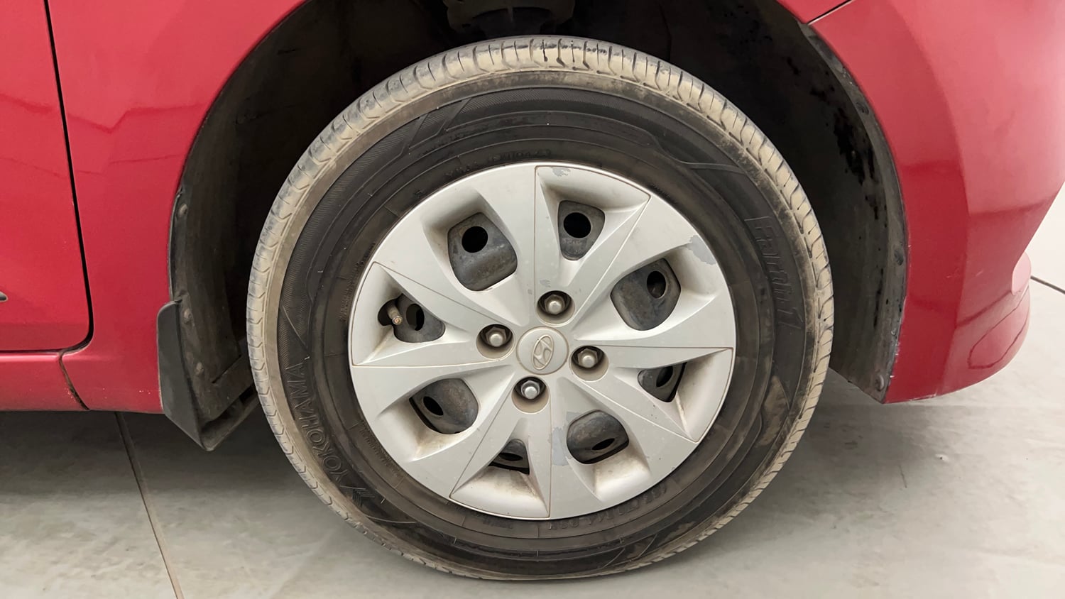 Used 2016 Hyundai Elite i20 Sportz 1.2 Petrol Manual tyres RIGHT FRONT TYRE RIM VIEW