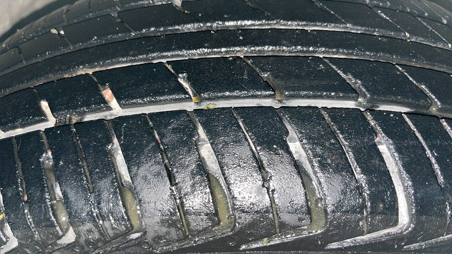 Used 2017 Maruti Suzuki Wagon R 1.0 VXI AMT Petrol Automatic tyres RIGHT FRONT TYRE TREAD VIEW