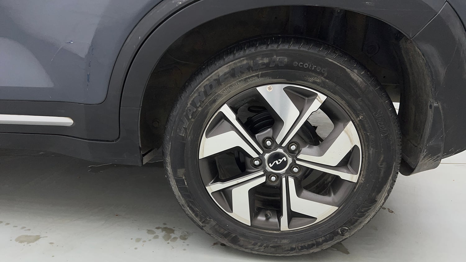 Used 2023 Kia Sonet HTX 1.0 Turbo Petrol DCT Petrol Automatic tyres LEFT REAR TYRE RIM VIEW