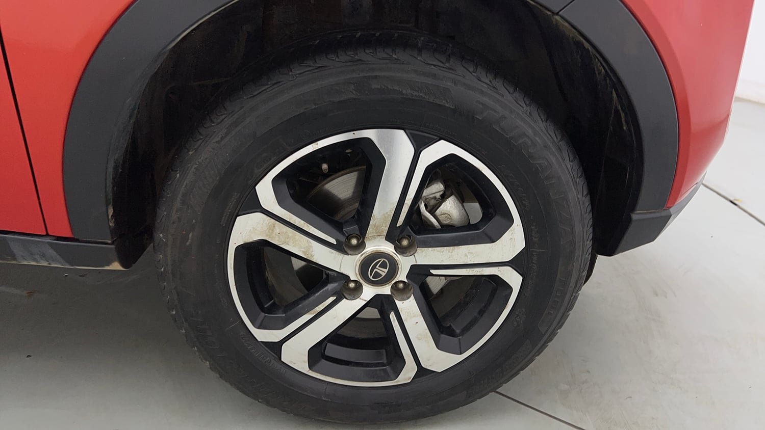 Used 2022 Tata Nexon XZA Plus Petrol Automatic tyres RIGHT FRONT TYRE RIM VIEW