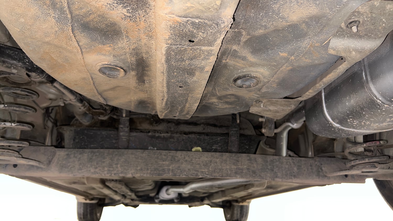 Used 2015 Hyundai Xcent SX 1.2 (O) Petrol Manual extra REAR UNDERBODY VIEW (TAKEN FROM REAR)