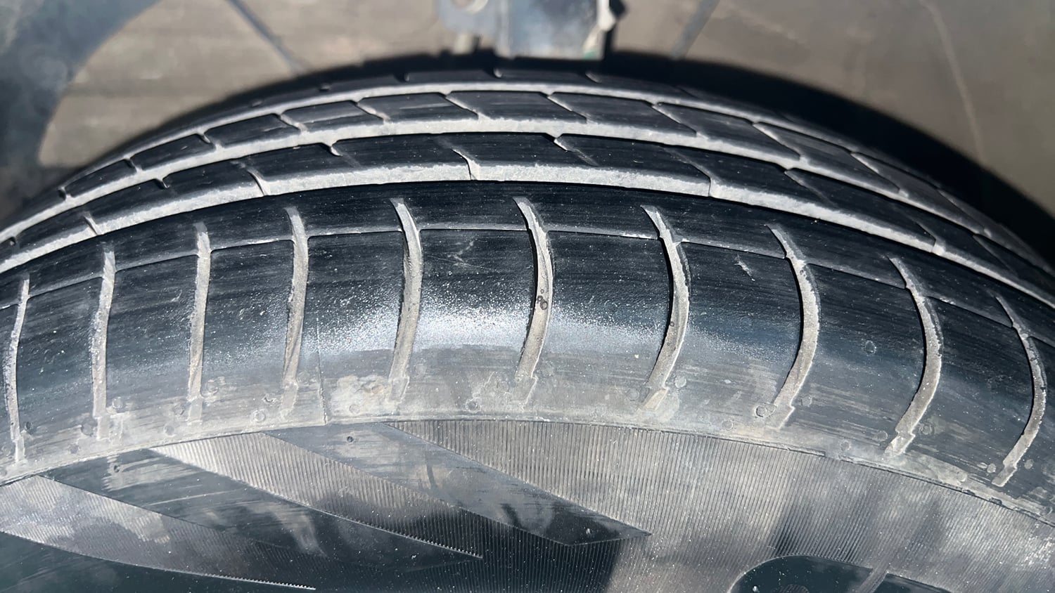 Used 2021 Maruti Suzuki Swift VXi Petrol Manual tyres LEFT FRONT TYRE TREAD VIEW