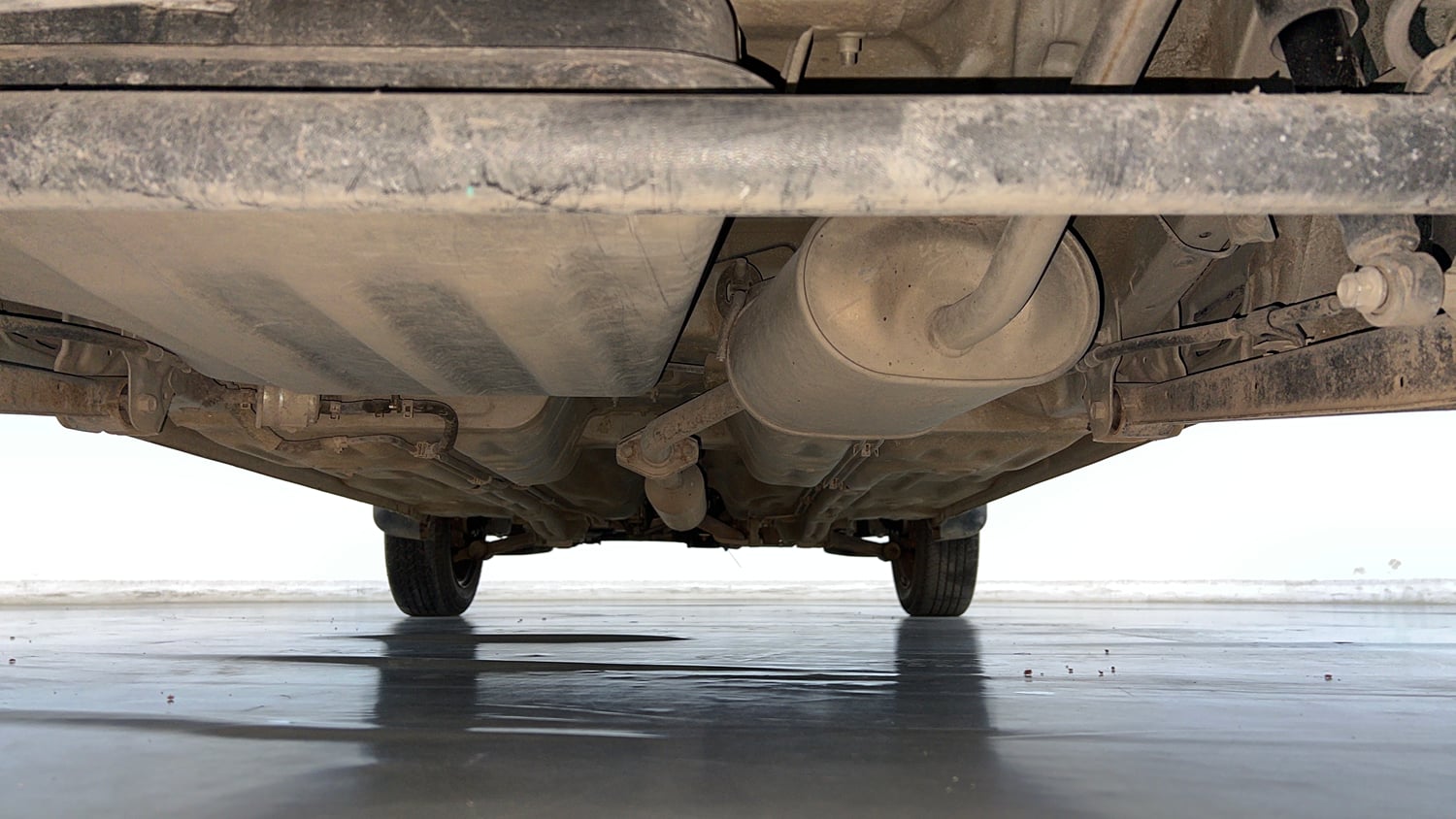 Used 2017 maruti-suzuki Alto K10 VXi (O) AMT Petrol Automatic extra REAR UNDERBODY VIEW (TAKEN FROM REAR)