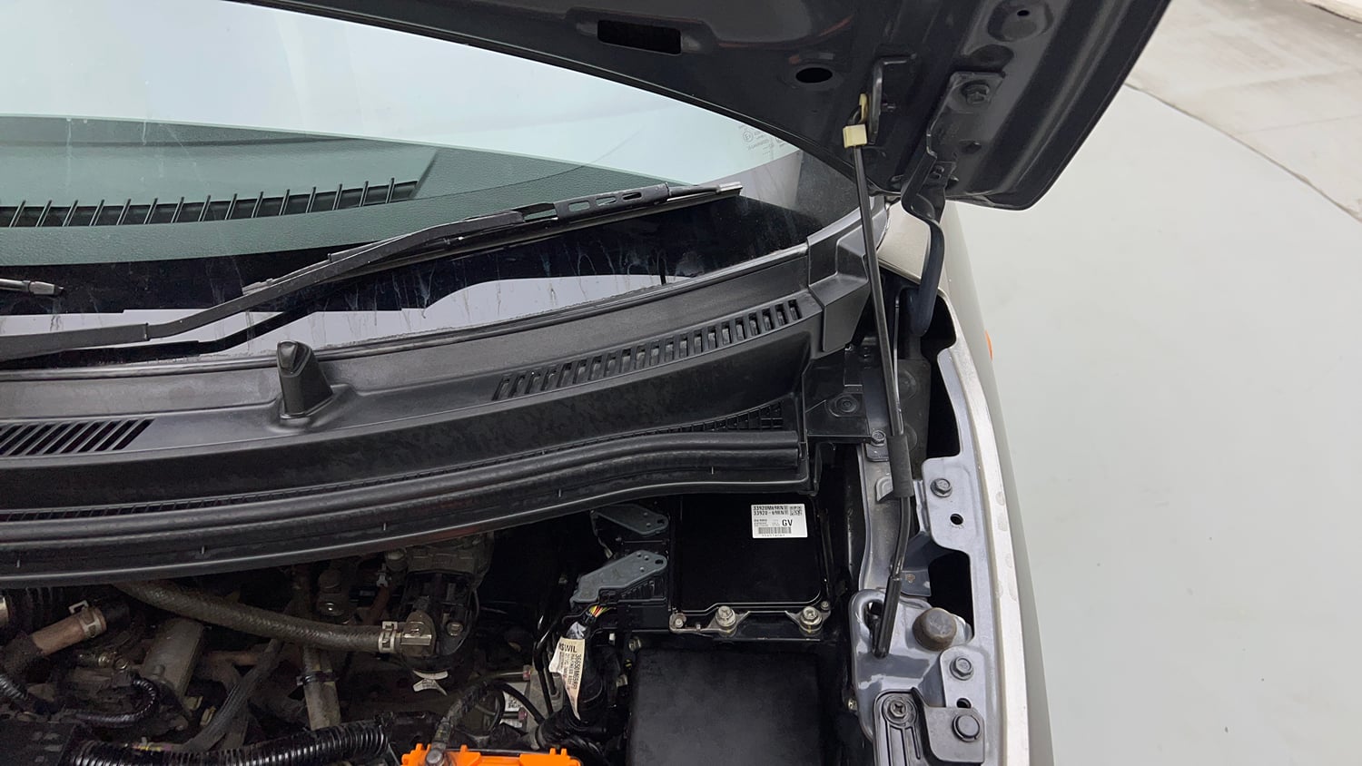 Used 2023 Maruti Suzuki Wagon R VXI 1.0 CNG Cng Manual engine ENGINE LEFT SIDE HINGE & APRON VIEW
