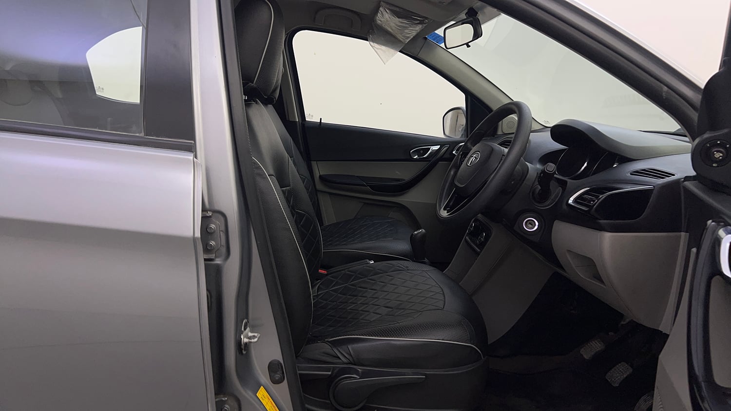 Used 2019 Tata Tiago Revotron XZ Plus Dual Tone Petrol Manual interior RIGHT SIDE FRONT DOOR CABIN VIEW