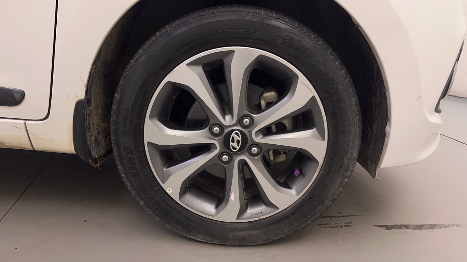 Used 2015 Hyundai Xcent SX 1.2 (O) Petrol Manual tyres RIGHT FRONT TYRE RIM VIEW