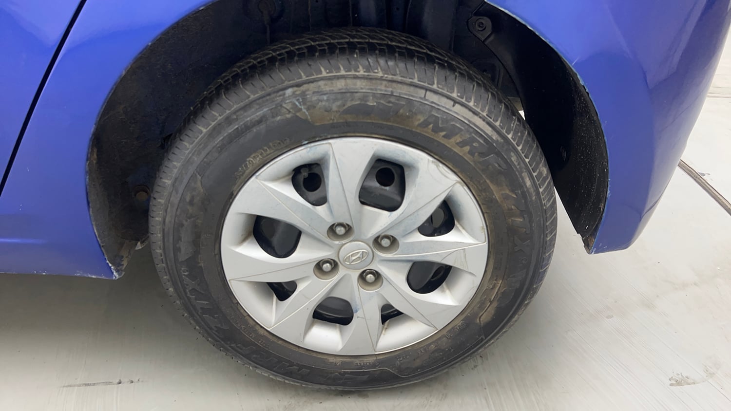 Used 2014 Hyundai Elite i20 Sportz 1.2 Petrol Manual tyres LEFT REAR TYRE RIM VIEW