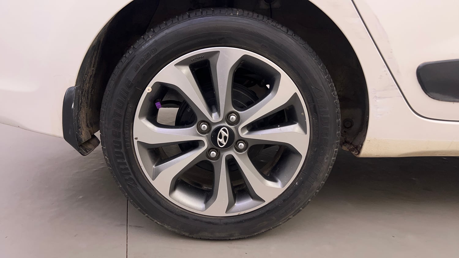 Used 2015 Hyundai Xcent SX 1.2 (O) Petrol Manual tyres RIGHT REAR TYRE RIM VIEW