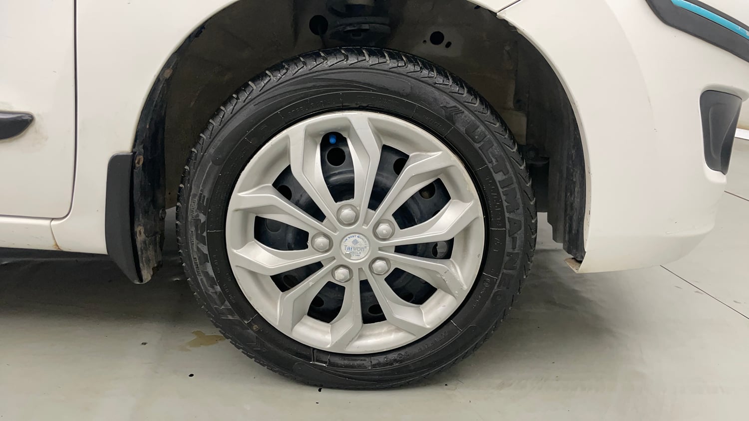Used 2017 Maruti Suzuki Wagon R 1.0 VXI AMT Petrol Automatic tyres RIGHT FRONT TYRE RIM VIEW