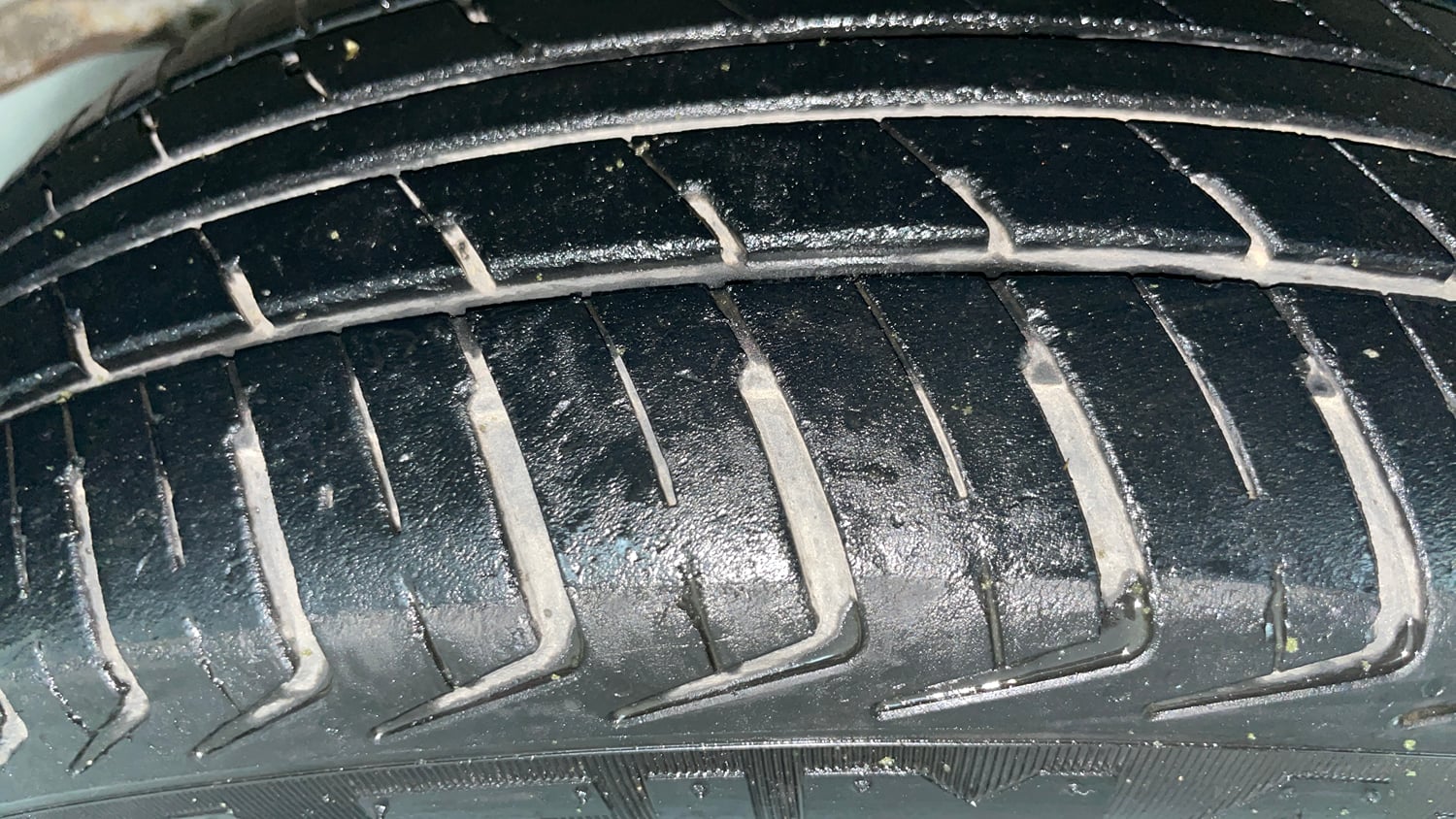 Used 2017 Maruti Suzuki Wagon R 1.0 VXI AMT Petrol Automatic tyres LEFT FRONT TYRE TREAD VIEW