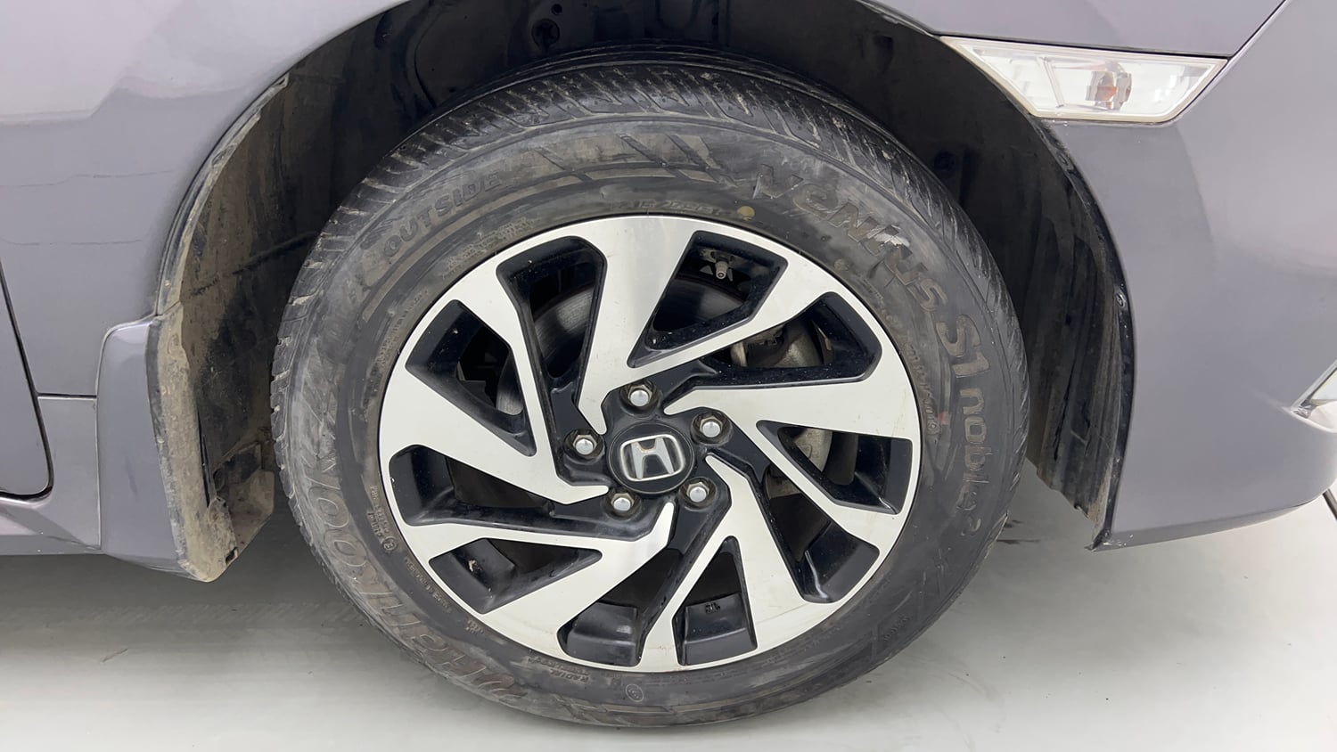 Used 2020 Honda Civic VX CVT Petrol Petrol Automatic tyres RIGHT FRONT TYRE RIM VIEW