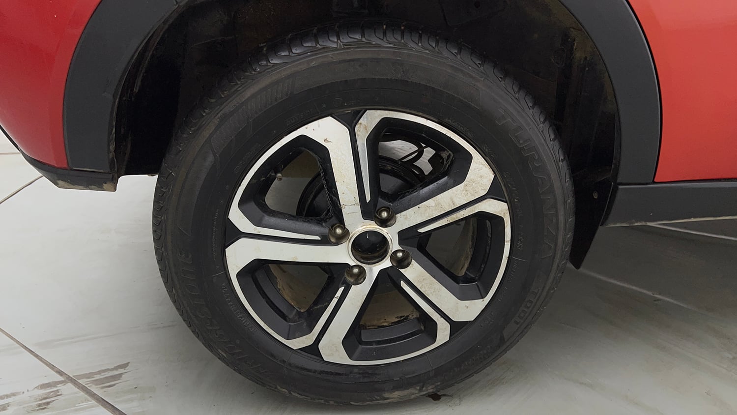 Used 2022 Tata Nexon XZA Plus Petrol Automatic tyres RIGHT REAR TYRE RIM VIEW