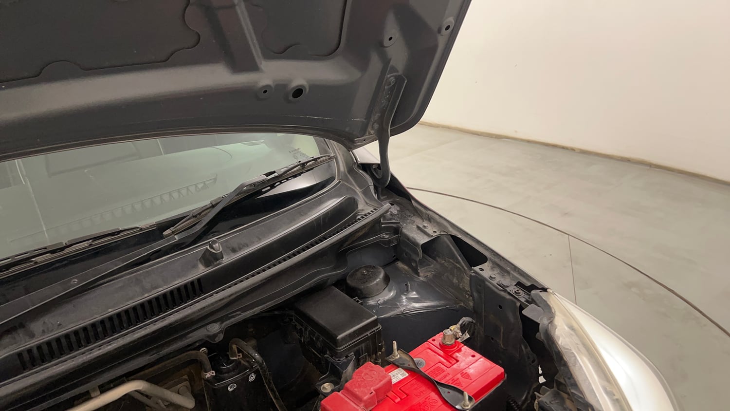Used 2018 Maruti Suzuki Celerio X Zxi (Opt) Petrol Manual engine ENGINE LEFT SIDE HINGE & APRON VIEW