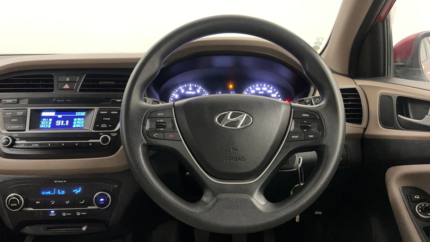 Used 2016 Hyundai Elite i20 Sportz 1.2 Petrol Manual interior STEERING VIEW