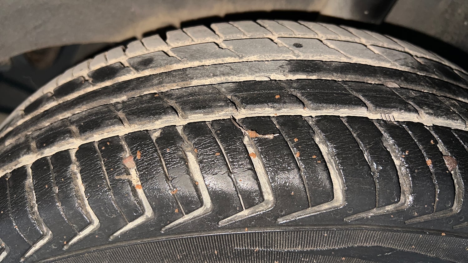 Used 2019 Renault Kwid 1.0 RXT AMT Opt Petrol Automatic tyres LEFT REAR TYRE TREAD VIEW