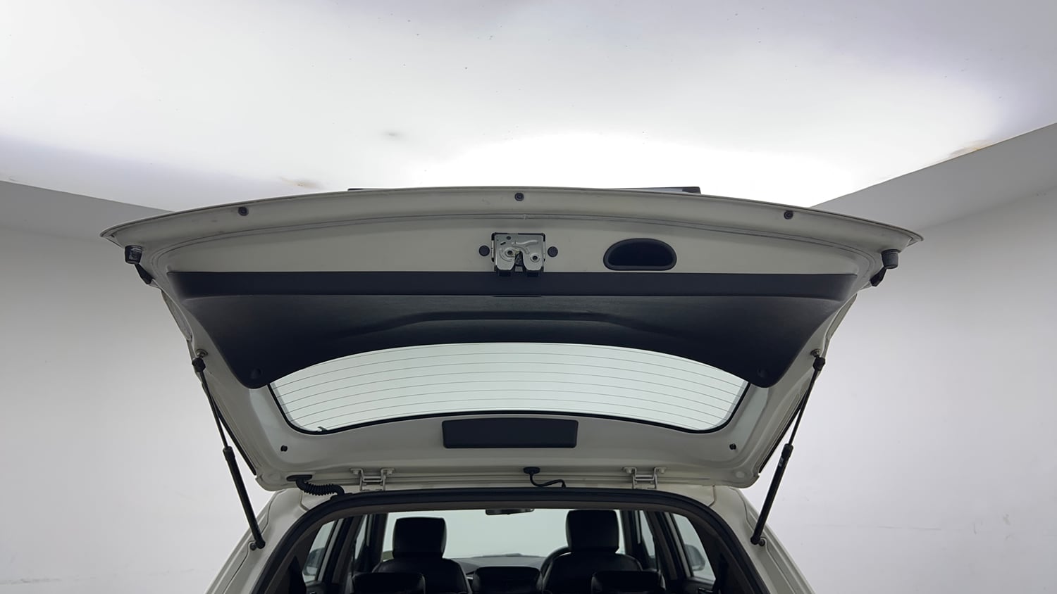 Used 2017 Hyundai Creta SX Plus 1.6 AT Petrol Petrol Automatic interior DICKY DOOR OPEN VIEW