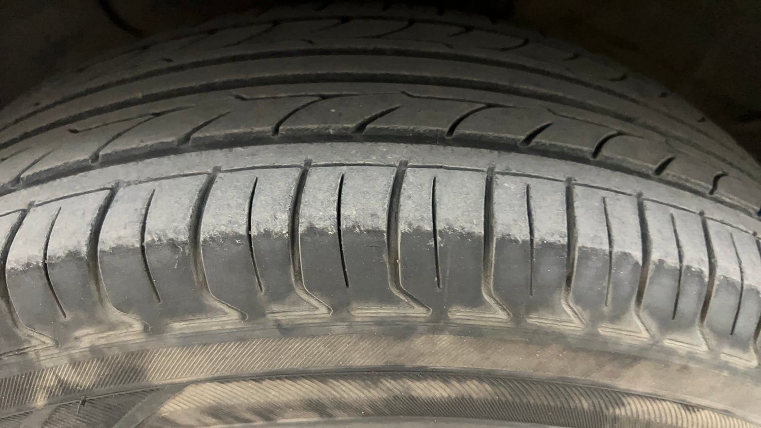 Used 2016 Hyundai Elite i20 Sportz 1.2 Petrol Manual tyres LEFT FRONT TYRE TREAD VIEW
