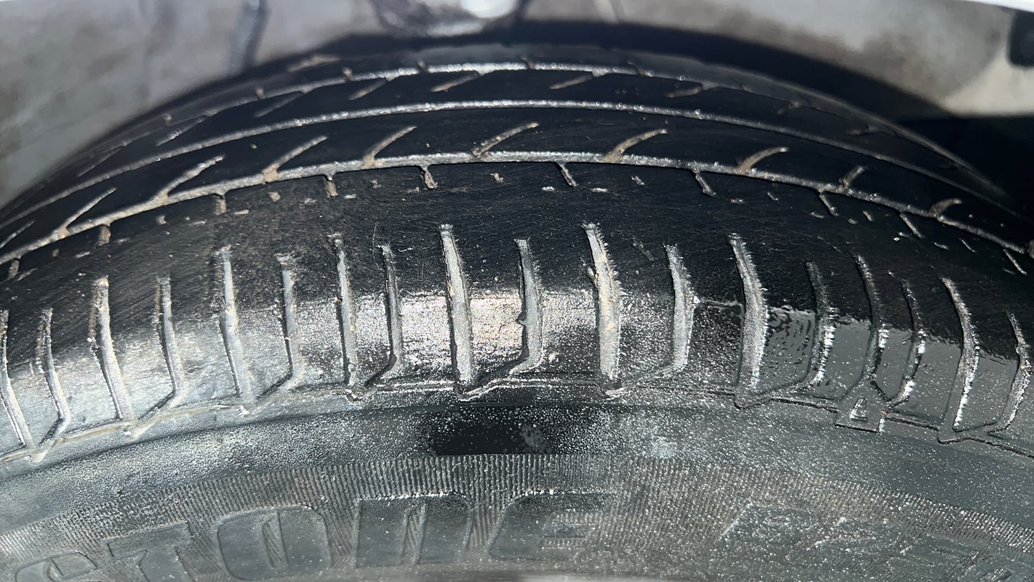 Used 2014 Hyundai i10 Sportz 1.1 iRDE2 Petrol Manual tyres RIGHT FRONT TYRE TREAD VIEW