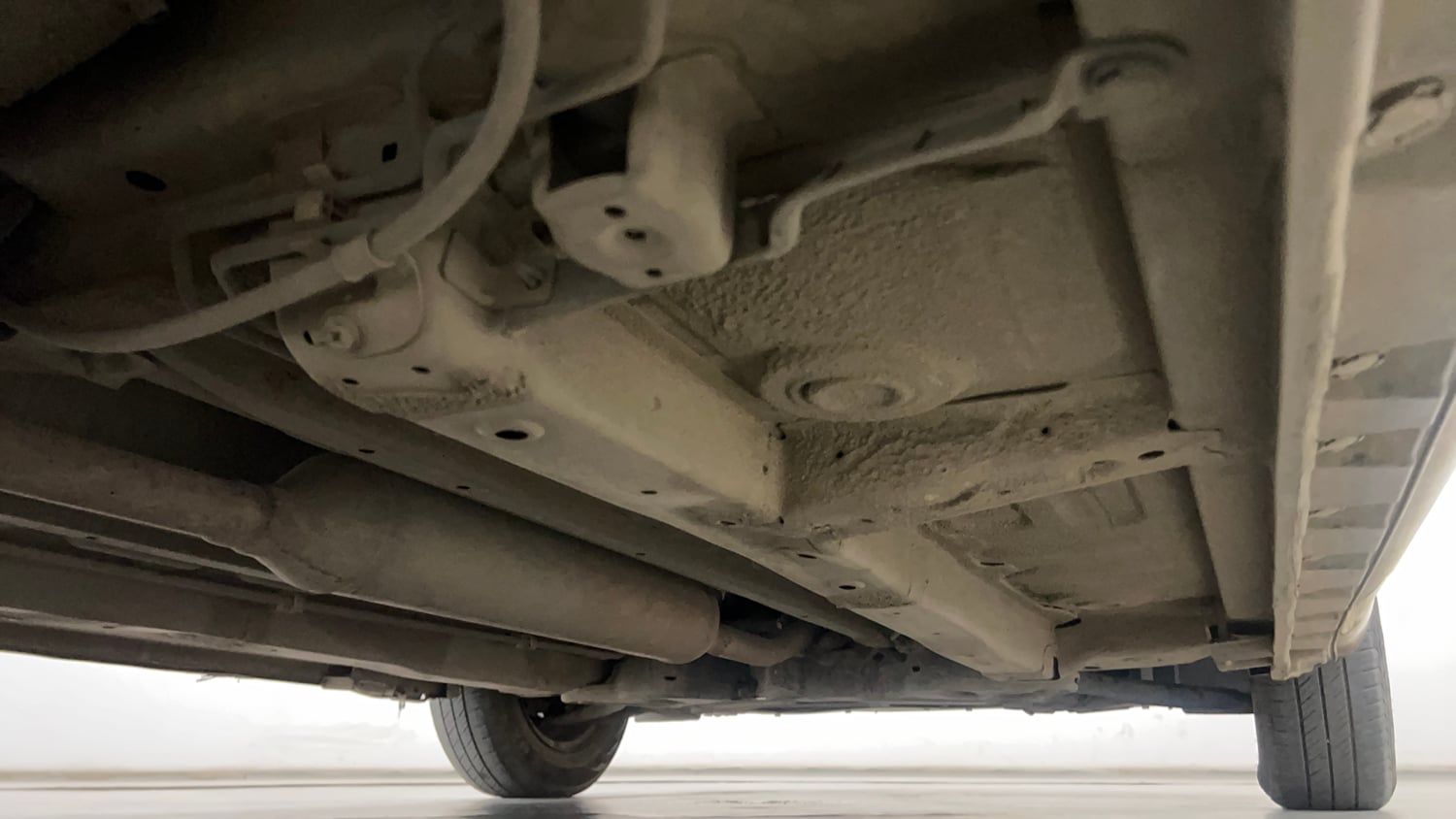 Used 2013 Maruti Suzuki Swift VXi Petrol Manual extra REAR RIGHT UNDERBODY VIEW