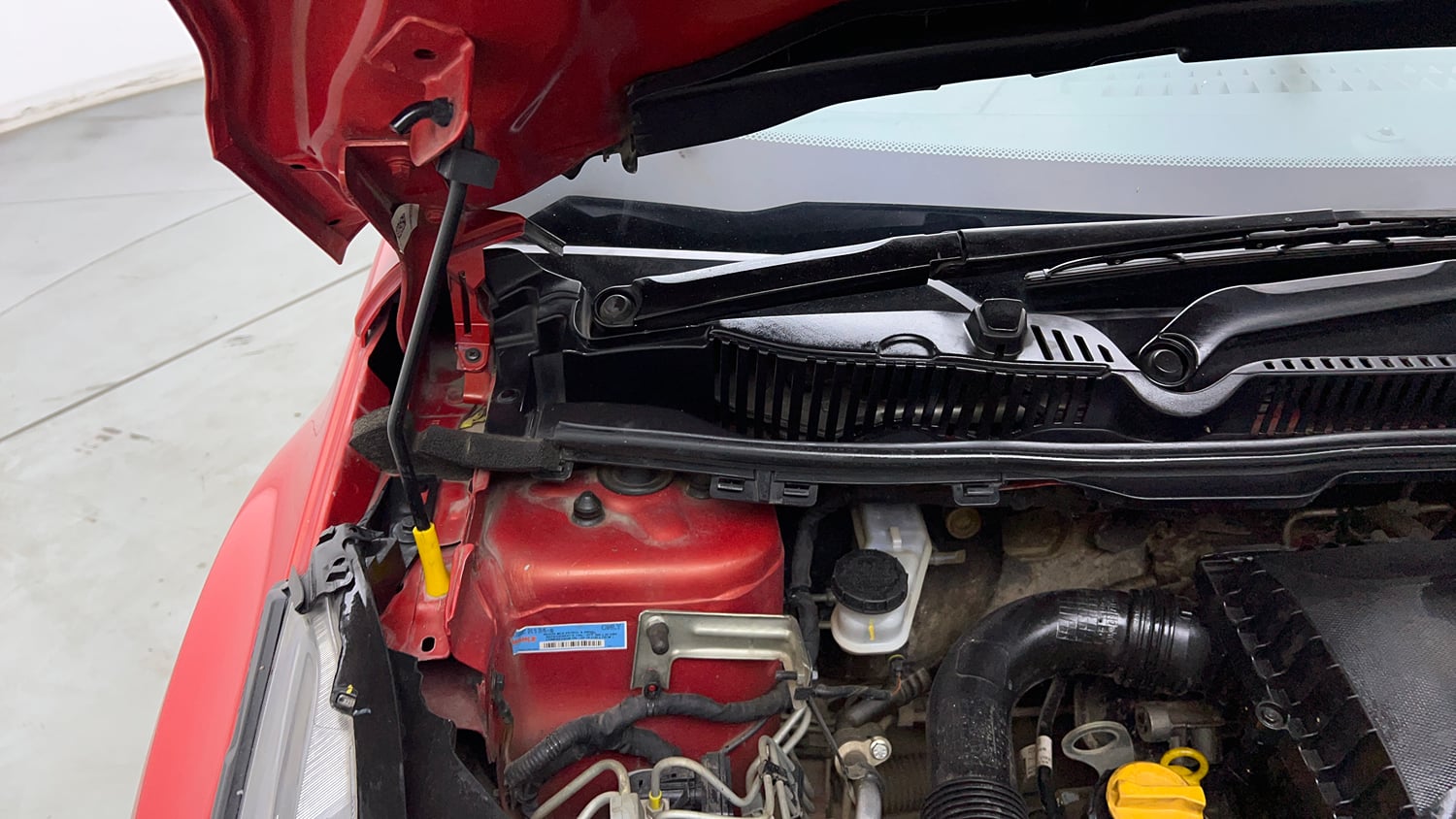 Used 2022 Tata Nexon XZA Plus Petrol Automatic engine ENGINE RIGHT SIDE HINGE & APRON VIEW