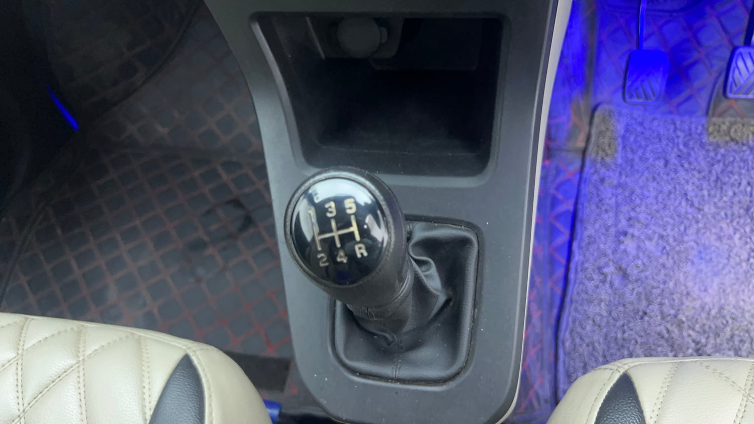 Used 2022 Maruti Suzuki Wagon R VXI 1.0 CNG Cng Manual interior GEAR  KNOB VIEW