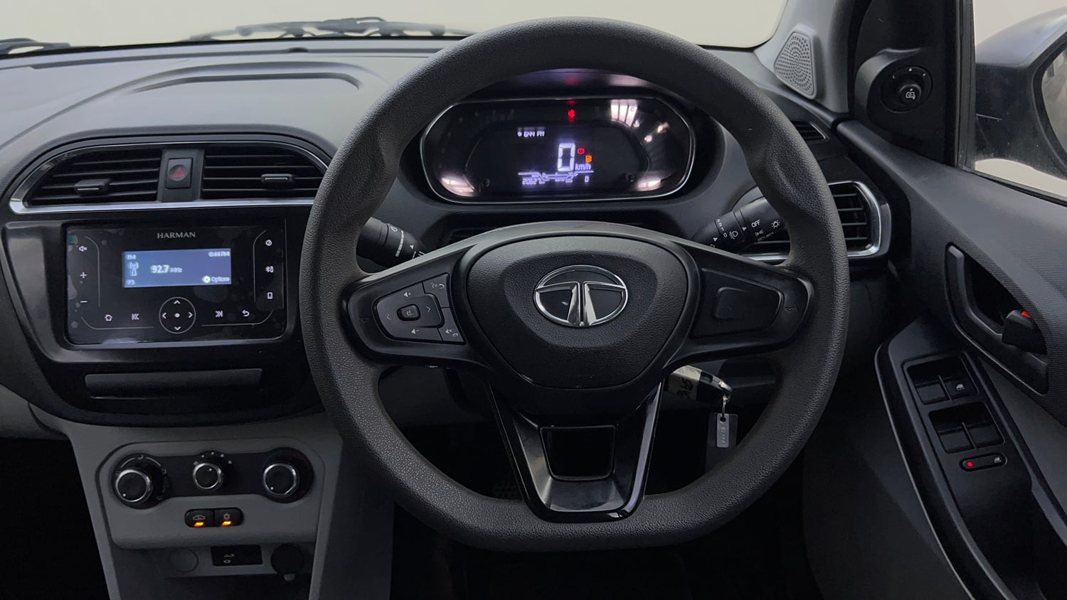 Used 2021 Tata Tiago XT Petrol Manual top_features Steering mounted controls